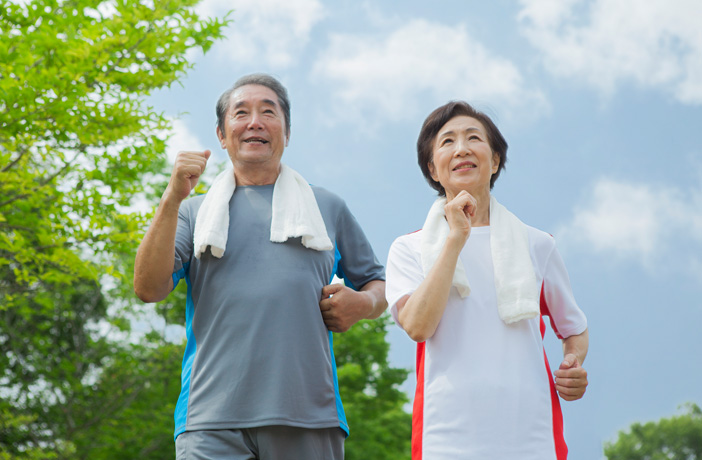 運動をする夫婦